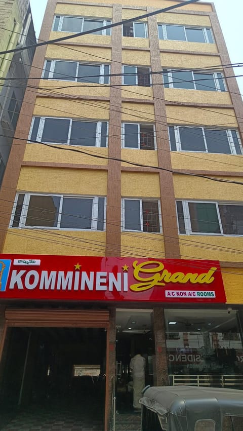 Kommineni grand Hotel in Tirupati