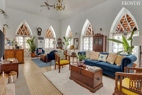 Living room, Decorative detail, Seating area