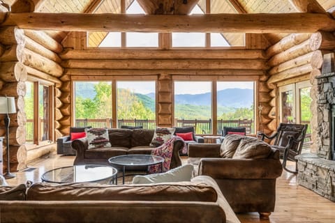 LeConte View: Lodge-Theater-MayDeals-Views-GameRm-FirePit-HotTub Chalet in Pittman Center