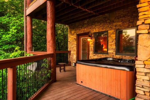 Hot Tub, View (from property/room), Balcony/Terrace