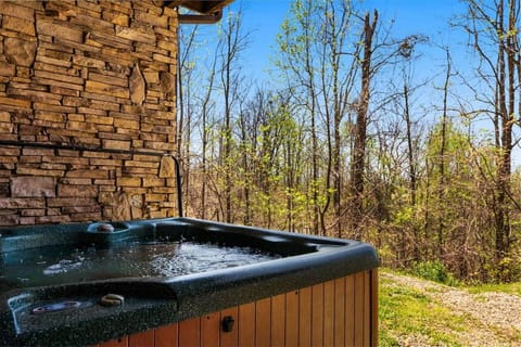 Cherokee - Lodge w/ MtnViews-May Deals-HotTub-Fire Pit-GameRm Chalet in Pittman Center