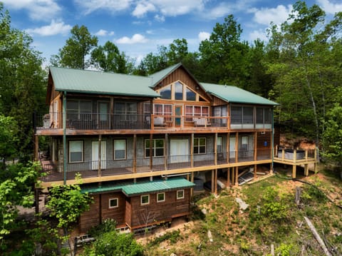 Moonshine Mtn - HugeLodge - Views - May Deals - Game Rm - Hot Tub - Fire Pit Chalet in Pittman Center