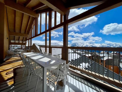 View (from property/room), Balcony/Terrace, Mountain view