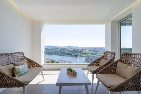 View (from property/room), Balcony/Terrace, Seating area, River view