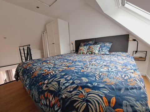 Bed, Photo of the whole room, wardrobe