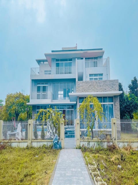 Property building, Spring, Day, Garden, Garden view