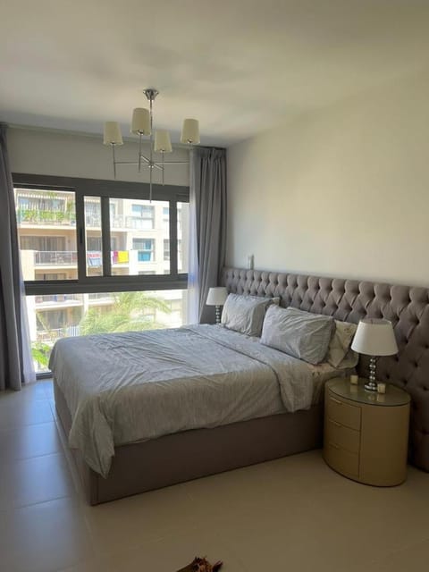 شقه بالدور الاول بالتجمع الاول Apartment in New Cairo City