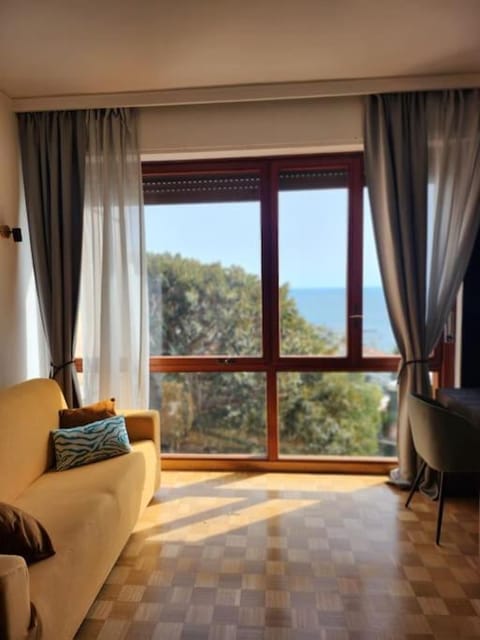 Living room, Sea view