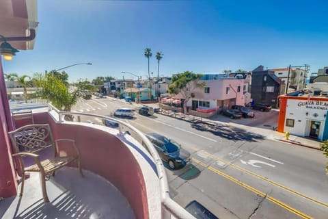 1 Block to Ocean & Bay Steps to Belmont Park House in Mission Beach