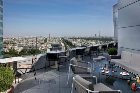 View (from property/room), Balcony/Terrace, Lounge or bar, Food and drinks, Dining area, Drinks