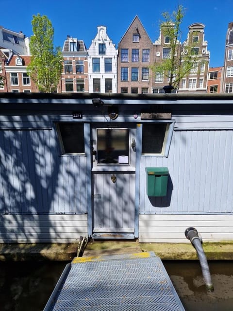 Pantheos Top Houseboat Bateau amarré in Amsterdam