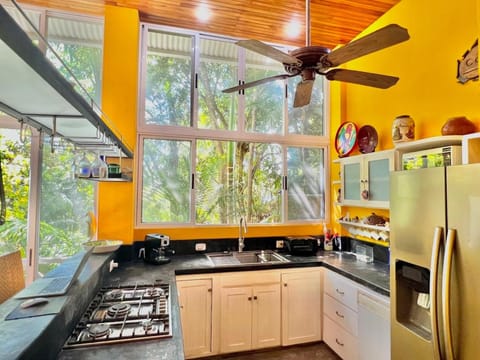 Casa Amable by Ronnys Place Bed and Breakfast in Quepos