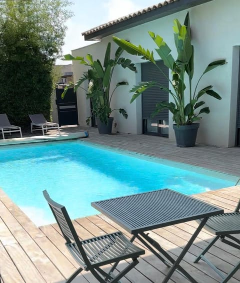 Villa de charme piscine et jacuzzi Villa in Lattes
