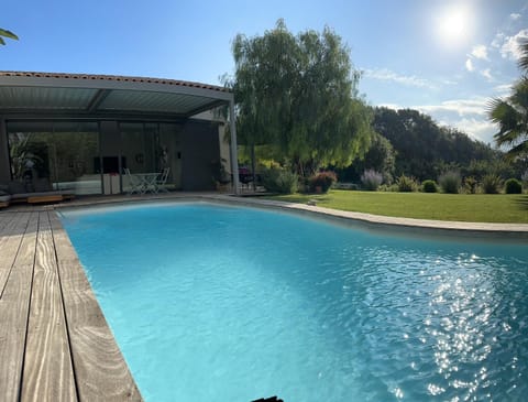 Villa de charme piscine et jacuzzi Villa in Lattes