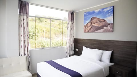 Bed, Natural landscape, Photo of the whole room, Bedroom, Mountain view