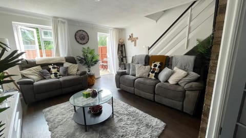 Lovely 3bedroom house near city centre - Basildon Condo in Basildon