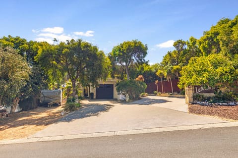 Neighbourhood, Natural landscape, Street view