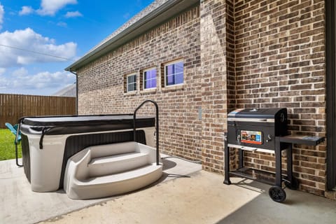 Lakeview Oasis Home with Spa House in Little Elm