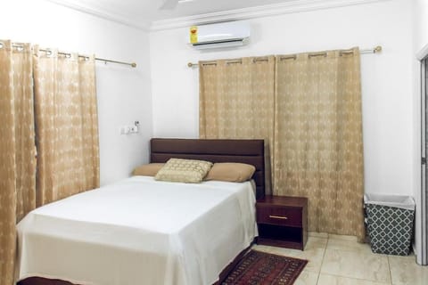 Bed, Photo of the whole room, Bedroom, air conditioner