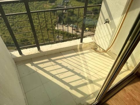 Entire 1 BHK Apartment in Noida by Pearl Castle Condo in Noida