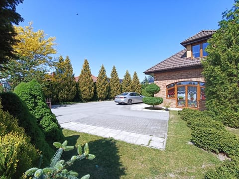 Property building, Garden view, Parking