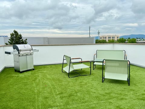 BBQ facilities, View (from property/room), Balcony/Terrace