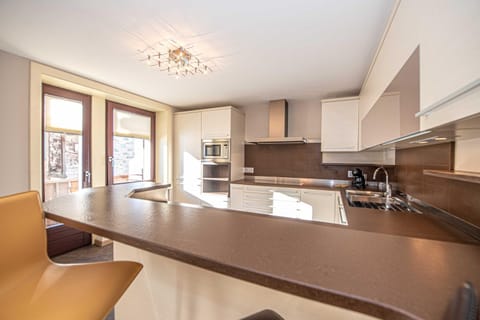 Kitchen or kitchenette, Dining area, dishwasher, minibar, pet friendly, stove