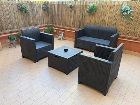 Patio, Patio, Garden, Balcony/Terrace, Balcony/Terrace, Seating area, laundry, laundry, washing machine, washing machine