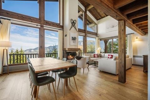 Skiing, Living room, Dining area, Mountain view