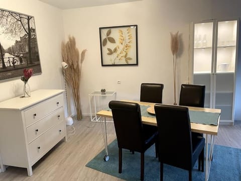 Schöne Ferienwohnung in Oldenburg Eversten 70m2, zwei Räume, bis zu 4 Personen Apartment in Oldenburg