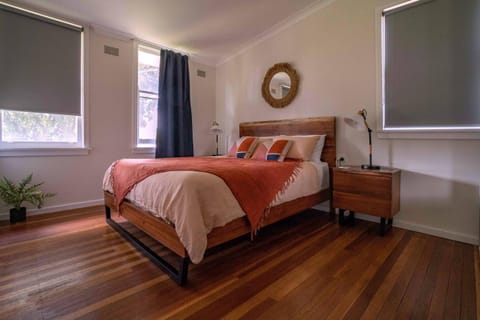 Cottage with Piano, Books & Games in the Hunter Haus in Singleton