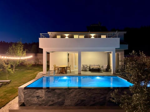 Ultra Geniş Bahçeli Jakuzili Villa Villa in Fethiye