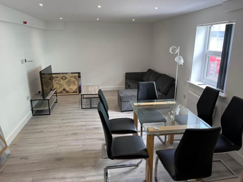 Modern 3 Bedrooms Apartment 01 Town Centre Camberley Copropriété in Camberley