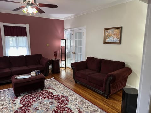 Inn on Fox Meadow - Spacious Victorian Inn Bed and Breakfast in Gaithersburg