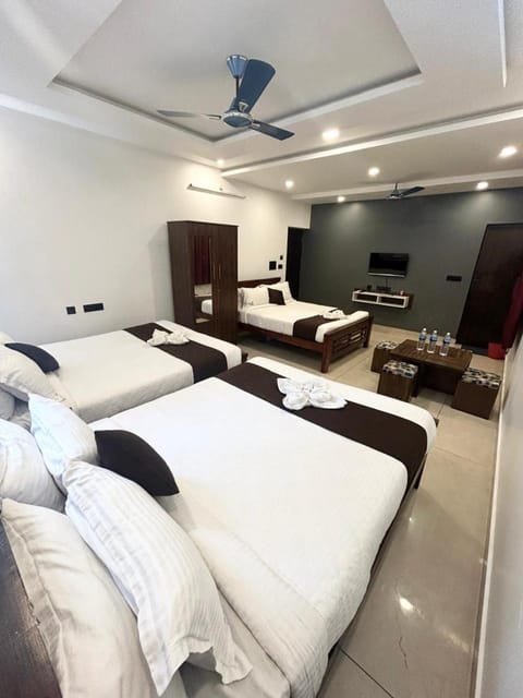 Bed, TV and multimedia, Living room, Bedroom, air conditioner