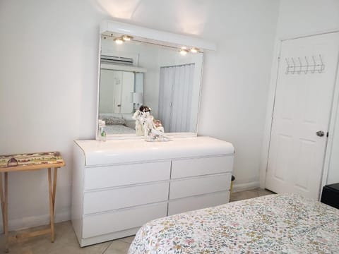 B1 Best Value on Private Bedroom with Private Bathroom in Little Havana, Miami Vacation rental in Coral Gables