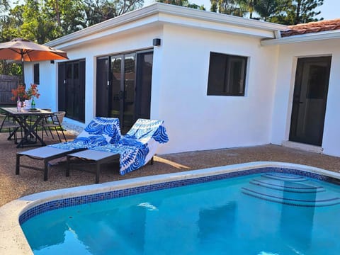 Nomadic Abode - 4BR Villa in Ft. Lauderdale Chalet in Oakland Park