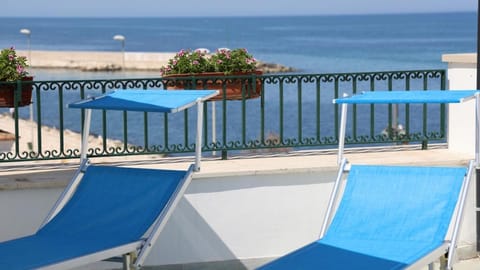 View (from property/room), Balcony/Terrace, Sea view, sunbed