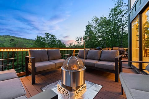 Mtn Views - Hot Tub - Nature - Escape - Serenity House in Massanutten