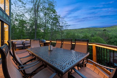 Mtn Views - Hot Tub - Nature - Escape - Serenity House in Massanutten