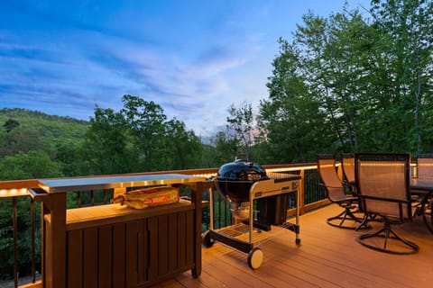 Mtn Views - Hot Tub - Nature - Escape - Serenity House in Massanutten