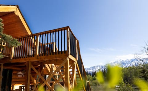 Property building, Balcony/Terrace, Mountain view