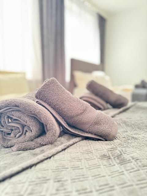 Bedroom, towels