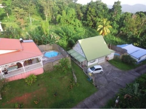 Bungalow Emeraude, F3 avec piscine à Sainte Luce House in Sainte-Luce