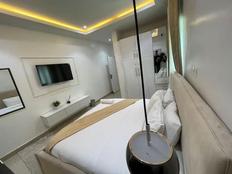Luxury 3 bed in Parkview Estate Condo in Lagos
