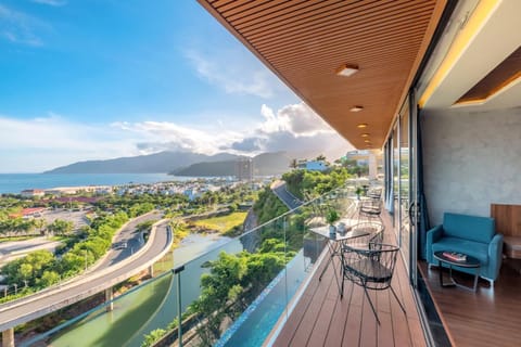 Patio, Day, Natural landscape, View (from property/room), Balcony/Terrace, Living room, Seating area, Lake view, Mountain view, River view, Sea view