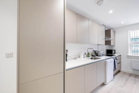 Modern 2 Bedroom Apartments Town Centre Camberley Apartamento in Camberley