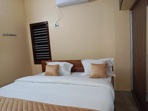 VARAHA GUEST INN LUXURY ROOMs Apartment in Tirupati