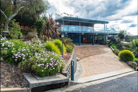 Coota Views Unit Condo in Mallacoota