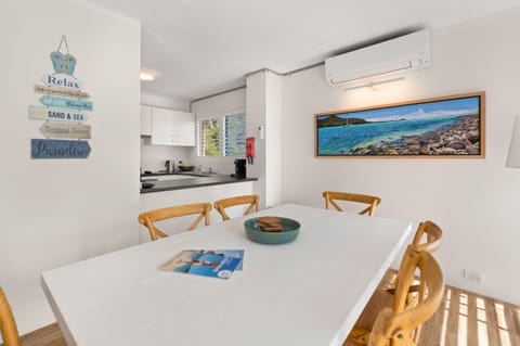 Perfect Coastal Getaway-Metres to Shoal Bay Beach Apartment in Shoal Bay